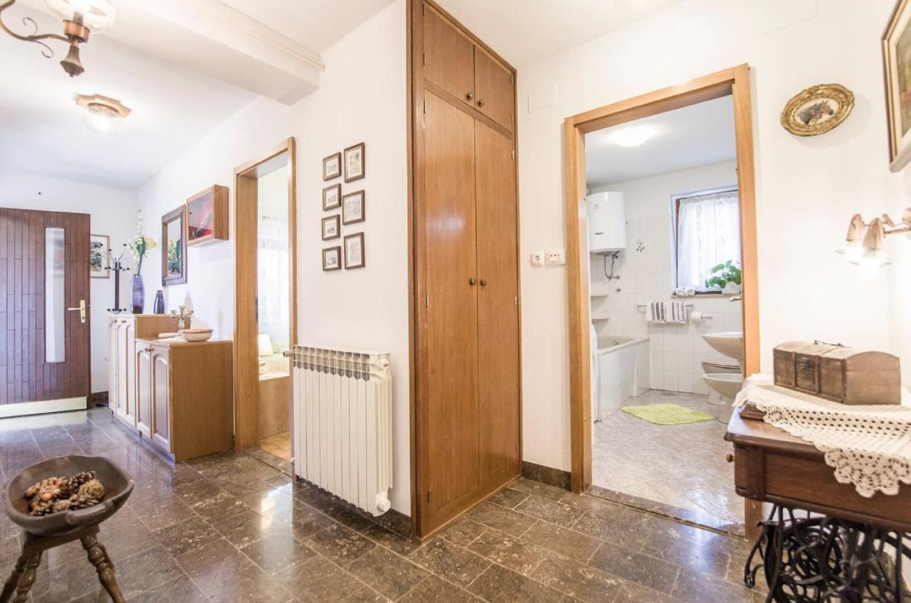 Holiday Home Villa Spilla Selca  المظهر الخارجي الصورة