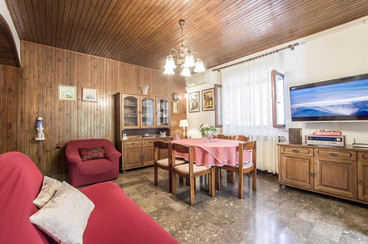 Holiday Home Villa Spilla Selca  المظهر الخارجي الصورة