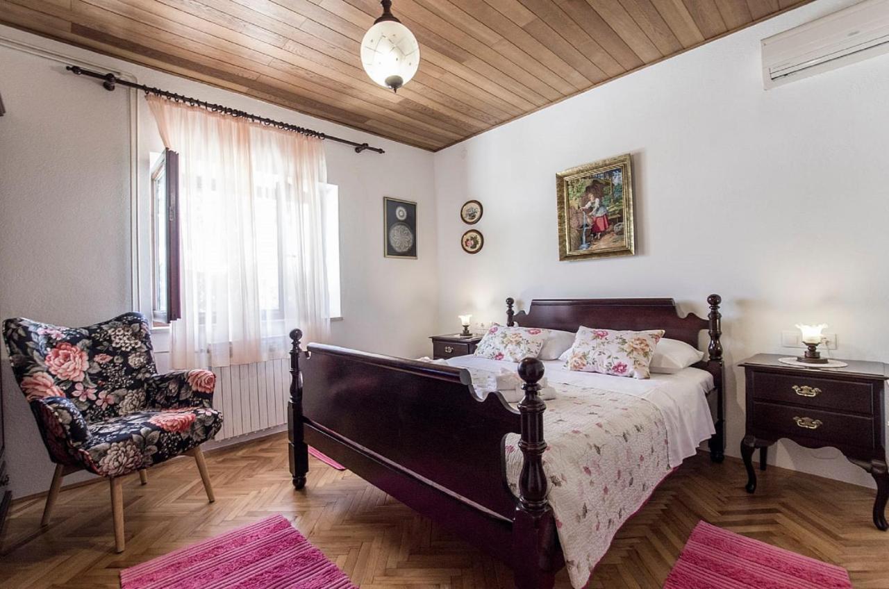 Holiday Home Villa Spilla Selca  المظهر الخارجي الصورة